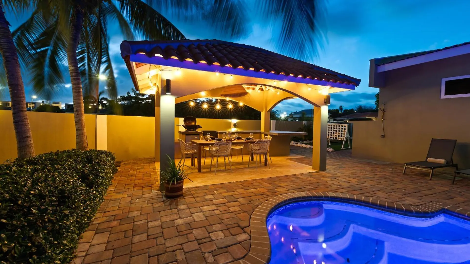 Palm Villa Curacao - Luxe, Kindvriendelijk & Zwembad Willemstad
