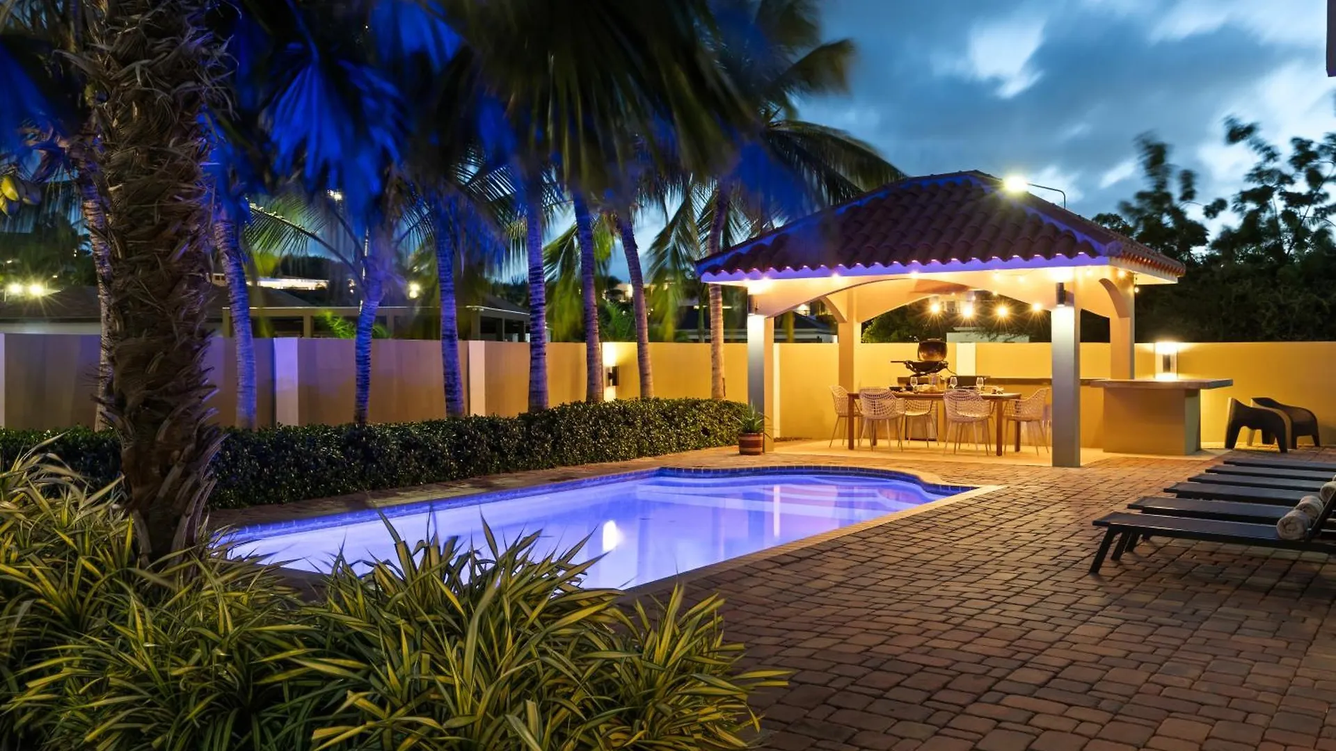 Palm Villa Curacao - Luxe, Kindvriendelijk & Zwembad Willemstad