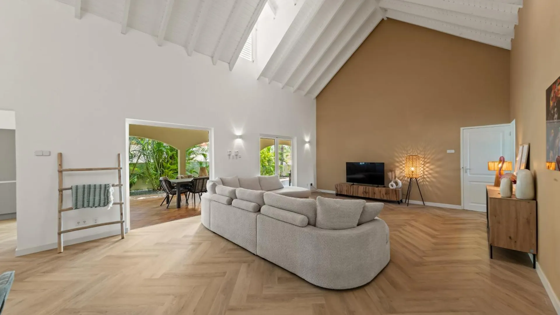 Palm Villa Curacao - Luxe, Kindvriendelijk & Zwembad Willemstad